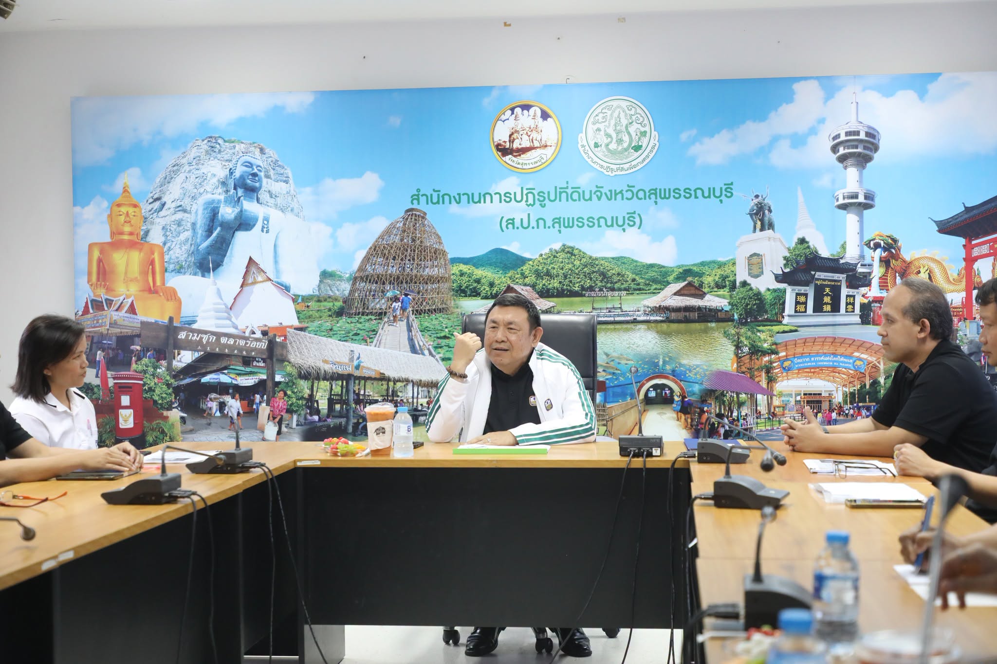 title - เลขาธิการ ส.ป.ก. ตรวจเยี่ยม ส.ป.ก. สุพรรณบุรี